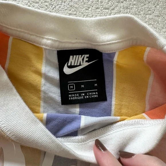 Women’s Nike crop tee - Picture 2 of 2